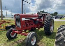 Трактори със задно задвижване International Harvester 856