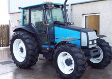 Трактори със задно задвижване Valtra 900-2