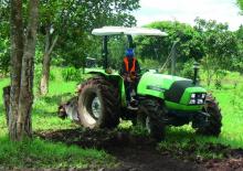 Трактори със задно задвижване DEUTZ-FAHR Agrolux 4.80 E