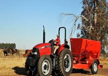 Трактори със задно задвижване Case IH Farmall 140A