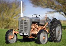 Трактори със задно задвижване Massey Ferguson FE-35