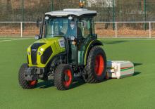 Трактори със задно задвижване Claas Nexos 220 F