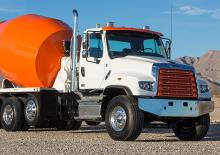 Твърдо шаси Freightliner 114SD Day Cab Detroit DD8