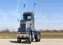 Твърдо шаси Freightliner 122SD 70 Mid Roof Detroit DD16