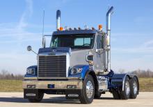 Твърдо шаси Freightliner 122SD 70 Raised Roof Cummins X15