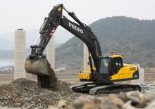 Верижни екскаватори Volvo EC240CLR