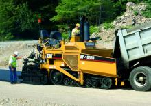 Верижни машини за асфалт Caterpillar AP1055D
