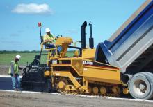 Верижни машини за асфалт Caterpillar AP650B