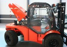 Високоповдигачи с висока проходимост Mast Explorer H 40 DA