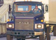Влекачи Mack CM400 4-point cab E5-240 4x2