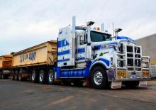 Влекачи Kenworth T909 36” Mid roof X15 8x4